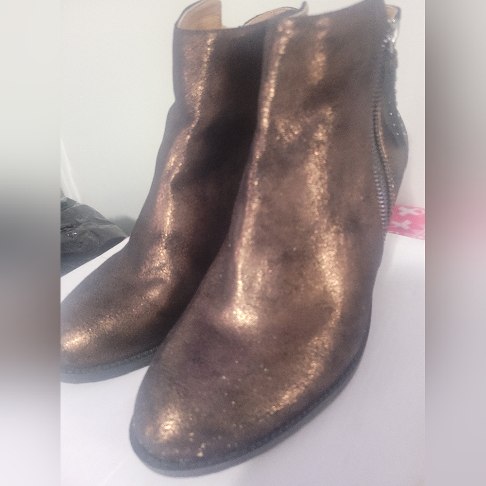 Brown Ankle Boots with Sleek Design